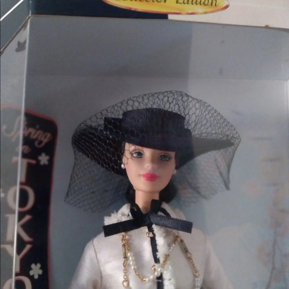 City Seasons Collection: Spring in Tokyo Barbie - Picture 12 of 12